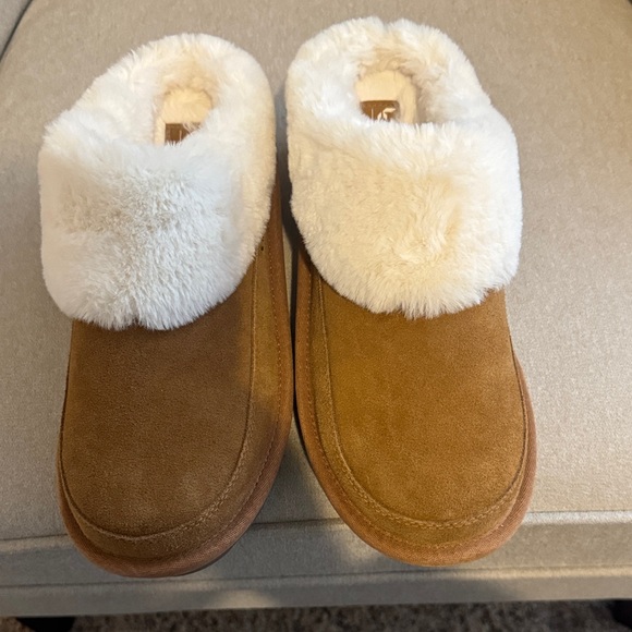 Koolaburra Tan and White Women's Shoes - Picture 2 of 5